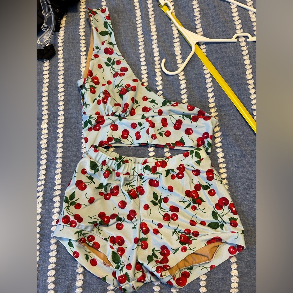 Cute Custom Crafted 2 Piece Performance Dance Cos… - image 1